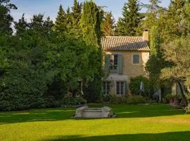 Villa de 6 chambres avec piscine privee jacuzzi et jardin clos a Saint Remy de Provence