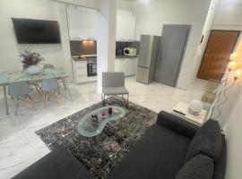 Luxury 2-bedroom apartment, hotel en Kavala