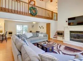 Game Room, Fire Pit! Poconos Cabin 14 Mi to Slopes