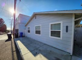 Huge Stand Alone Guest House In Heart Of La Jolla, hotel in San Diego