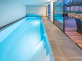 NOUVEAUTE!!! Villa en bord de mer avec piscine intérieure!, Hotel in Trégunc