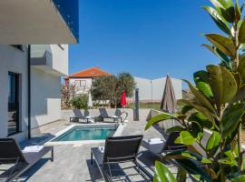 Apartments Villa V2 with rooftop, hotel em Vir