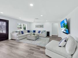 Casa Castaways Spacious Retreat @casacastaways, hotel i Marco Island