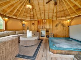 Moose Lodge Cabin with Entertainment Gazebo!, villa i Baring
