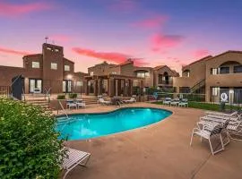 Sunny King-sized 1BD Condo near UofA and UMC w Pool, Parking - Low Summer Rates!