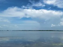 Dans Florida Condos Dolphin Bay at Runaway Bay