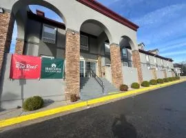 HomeTowne Studios by Red Roof Richmond, VA - W Broad St