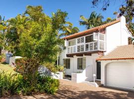 Little House on the Hill, Pet Friendly & New Pool, hotel in Noosa Heads