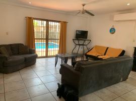Appartement spacieux à quelques pas de la plage, family hotel in El Agua
