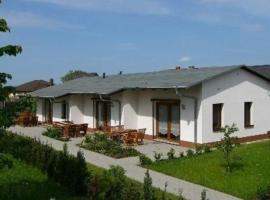 Ferienwohnung mit zwei Schlafzimmern und Terrasse, apartment in Saal