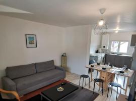 Appartement Spacieux 80 m2, family hotel in Bobigny