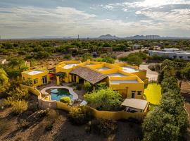 Scottsdale Agave House- Located on one Acre, Resort Style Amenities and Private Casita!, perehotell sihtkohas Scottsdale