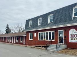 SUMMERSIDE MOTEL &COTTAGES, hótel í Summerside