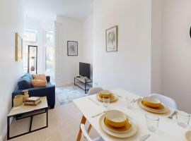 Stylish and Modern 3 Bed Home - 5*, hotel di South Shields