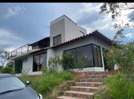 Cabaña con piscina en barbosa-velez, hotel din Barbosa