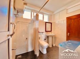 Woodfall Knuckles - Holiday Bungalow, villa en Panwila