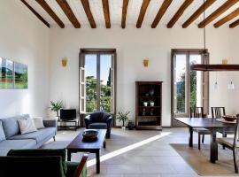 Mas Rossignol Apartment with 3 Balconies, отель с бассейном в городе La Torre de Claramunt