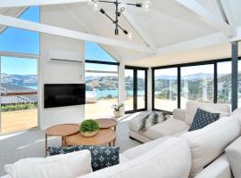 Akaroa Harbour View - Christchurch Holiday Homes, готель у місті Акароа