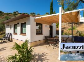 Chalet with private jacuzzi -Mi Dushi, hotel with pools in Tolox