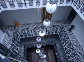 ÇEVİK PALACE HOTEL, khách sạn ở Antalya
