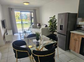 Outerspaces- 2 Bedroom apartment-Sandton, hotel di Avalon