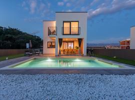 Brand new Villa 'Maslina' with Pool, cabaña o casa de campo en Povljana