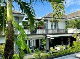 Villa Rumah Putih Abu Abu, hotel cerca de Terminal de ferris de Bangsal, Senggigi