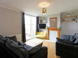 Lovely 3 bedroom house with free parking & garden