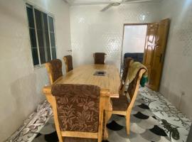 The Girls Guest house, apartment in Banjul