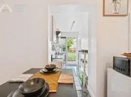 Cosy Tottenham Apartment Sleeps 4