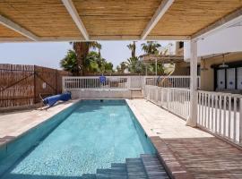 YalaRent Cliff side villa with private pool, villa i Eilat