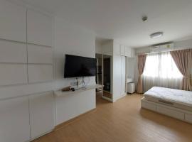 A Room in Point Condo, hotel amb aparcament a Ban Lam Phak Kut