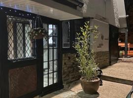 Chequers Country Inn: Lutterworth şehrinde bir otel