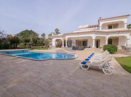 Villa Luxury Suites, Heated Outdoor Pool, hotel i Portimão