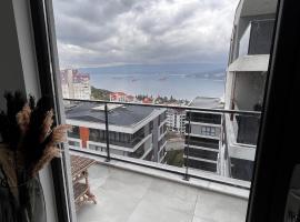 Gemlik Hills - Luxury Penthouse Apartment, luxury hotel in Gemlik
