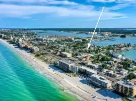 Remodeled Pet Friendly Condo, 1 Block to Beach Access, Walkable to Restaurants! Fall Promo for Mondays & Thursdays!