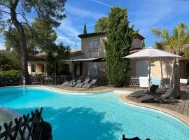Villa au calme avec piscine à débordement, Spa et vaste Pool house