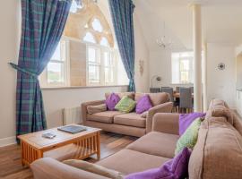The Caledonian 3 Bedroom Self Catering Apartment in historic Abbey, hotel in Fort Augustus