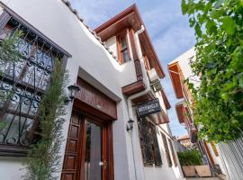 BÜTÜNOĞLU PANSİYON, homestay in Antalya