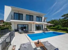 4 Bedroom Awesome Home In Gamboci