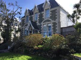 Armyn House Apartments, Your Coastal Escape in Falmouth, hotel in Falmouth