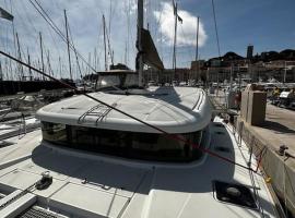 Au coeur de Cannes - Le Lagoon, bateau à Cannes