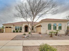 Luxury Queen Creek home with Calming Pool Oasis!, hotel amb aparcament a Queen Creek