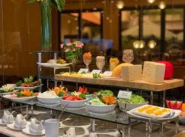 Asian Ruby Hotel & Spa - 122F Bui Thi Xuân Street