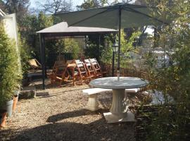 SAS CAMPING PARC MONTANA, loc de glamping din Gassin