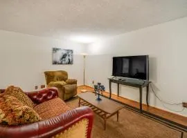 3 Mi to Downtown Dallas Condo with Pool Access!