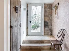 Studio Guest Suite in Forest Cottage