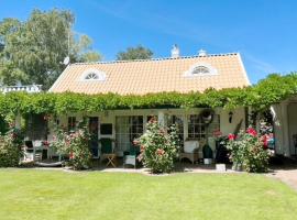 Modern guest house in Falsterbo within walking distance to the sea โรงแรมในสกาเนอร์ เมด ฟัลสเตอร์บู