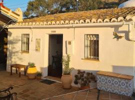 Guest house in the countryside, хотел в Benamargosa