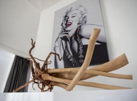 The Queen Luxury Apartments - Villa Marilyn, hotel com banheiras de hidromassagem em Luxemburgo